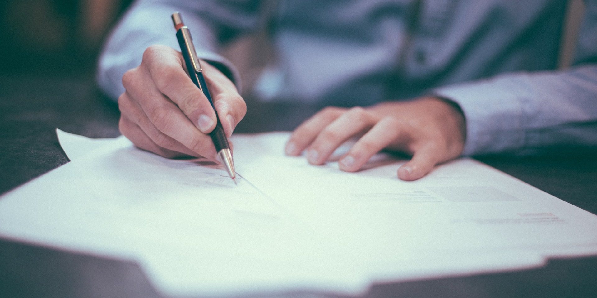 Firmando contrato